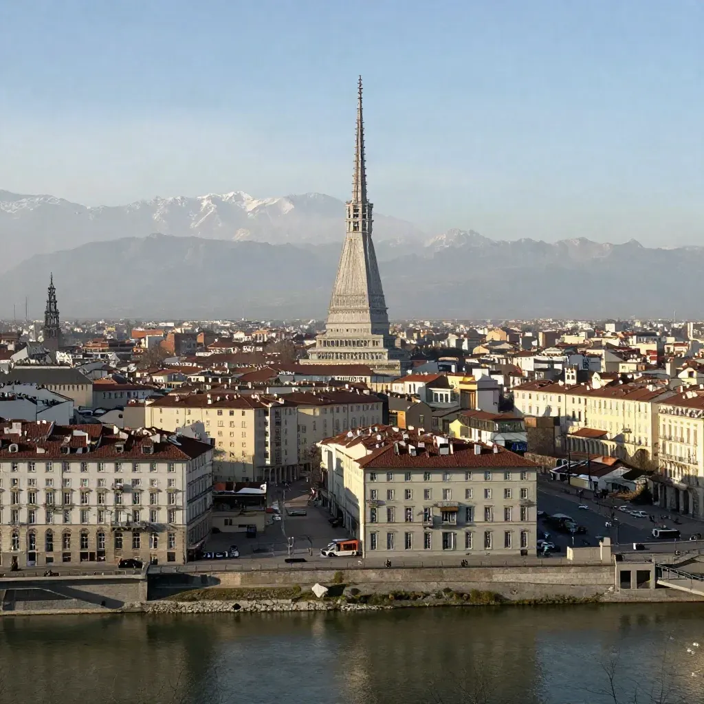 Torino con la Mole Antonelliana e le Alpi sfumate sullo sfondo